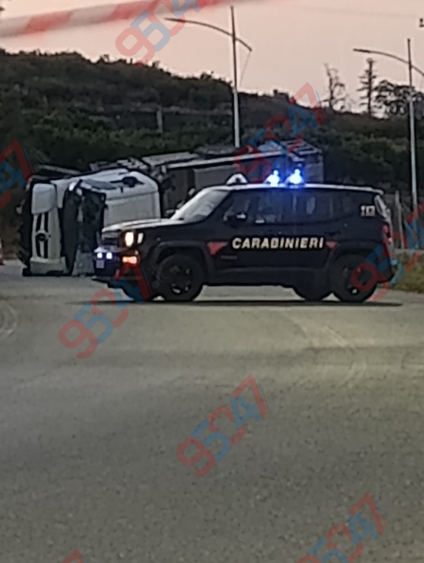 PATERNÒ, GRAVE INCIDENTE MEZZO SI RIBALTA, FERITO CONDUCENTE