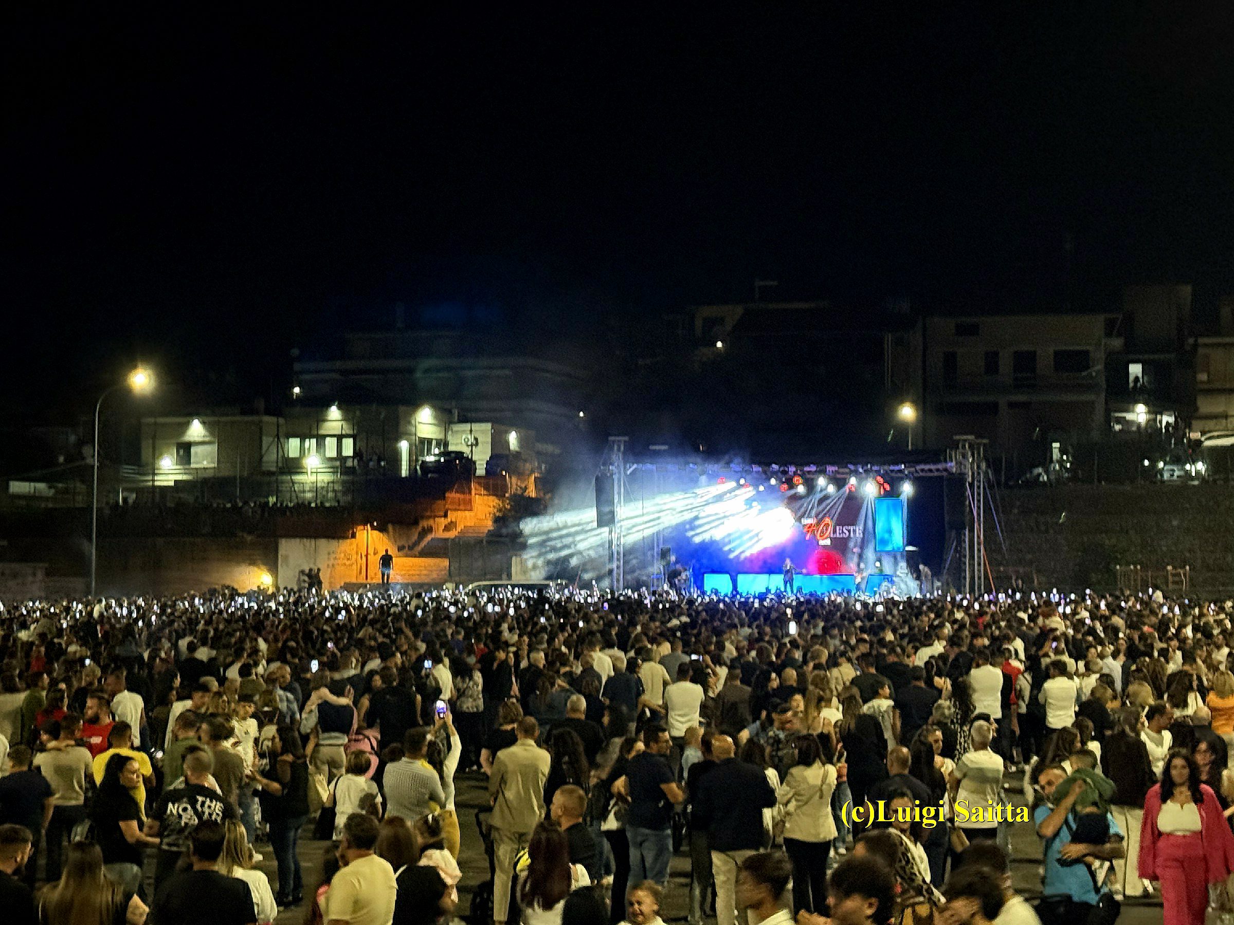 Gianni Celeste infiamma il pubblico di Bronte: festa grande al “M’Arricriu Music Fest”