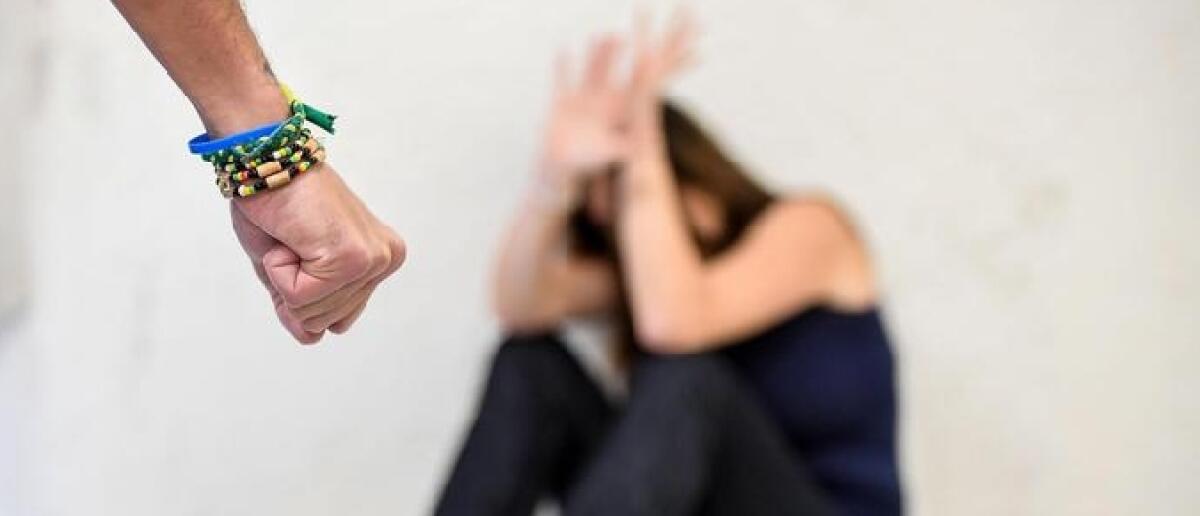 Orrore a Palagonia: finto annuncio di lavoro si trasforma in incubo, 44enne segregata e violentata per un mese - 