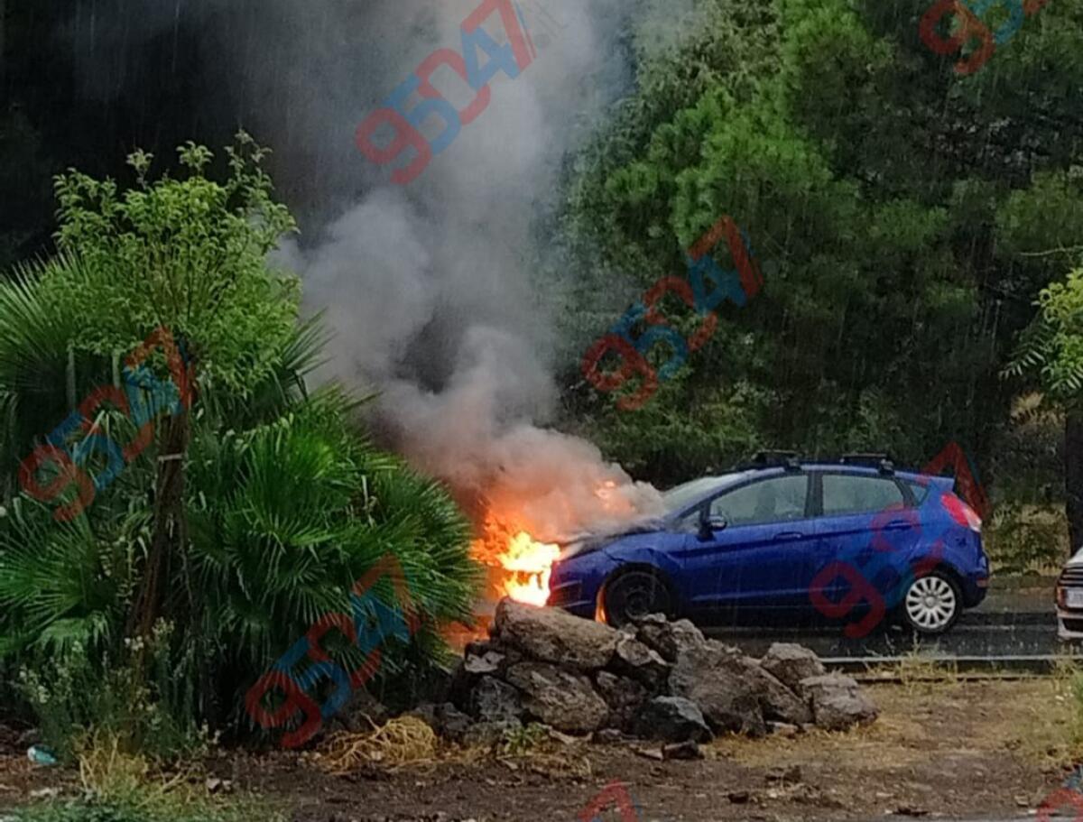 Paternò, due auto in fiamme in poche ore: un caso sospetto di dolo e un corto circuito - 