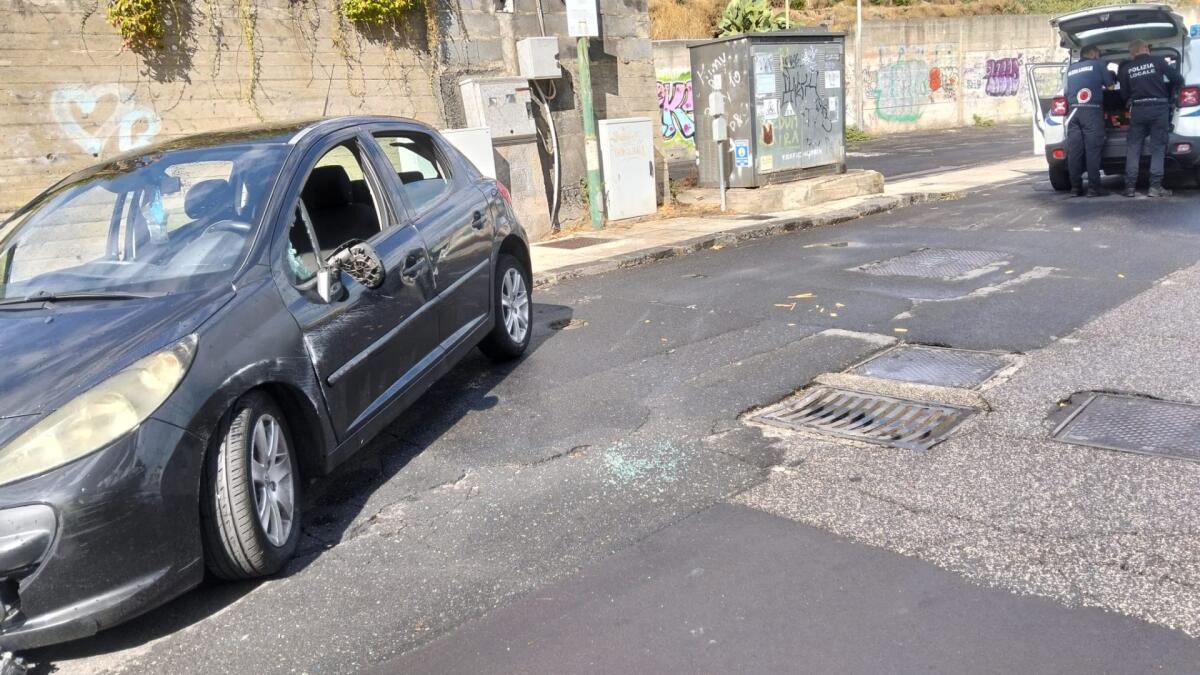 San Gregorio, auto contro un muro: ferita la conducente - 