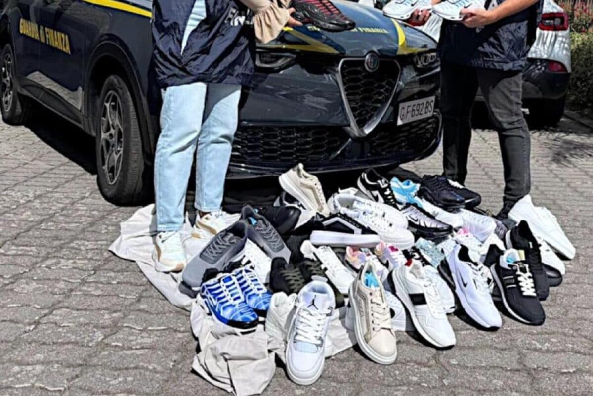 Falsi marchi “Nike”, “Adidas” e “Gucci”: scatta il sequestro al mercato di Caltagirone - 
