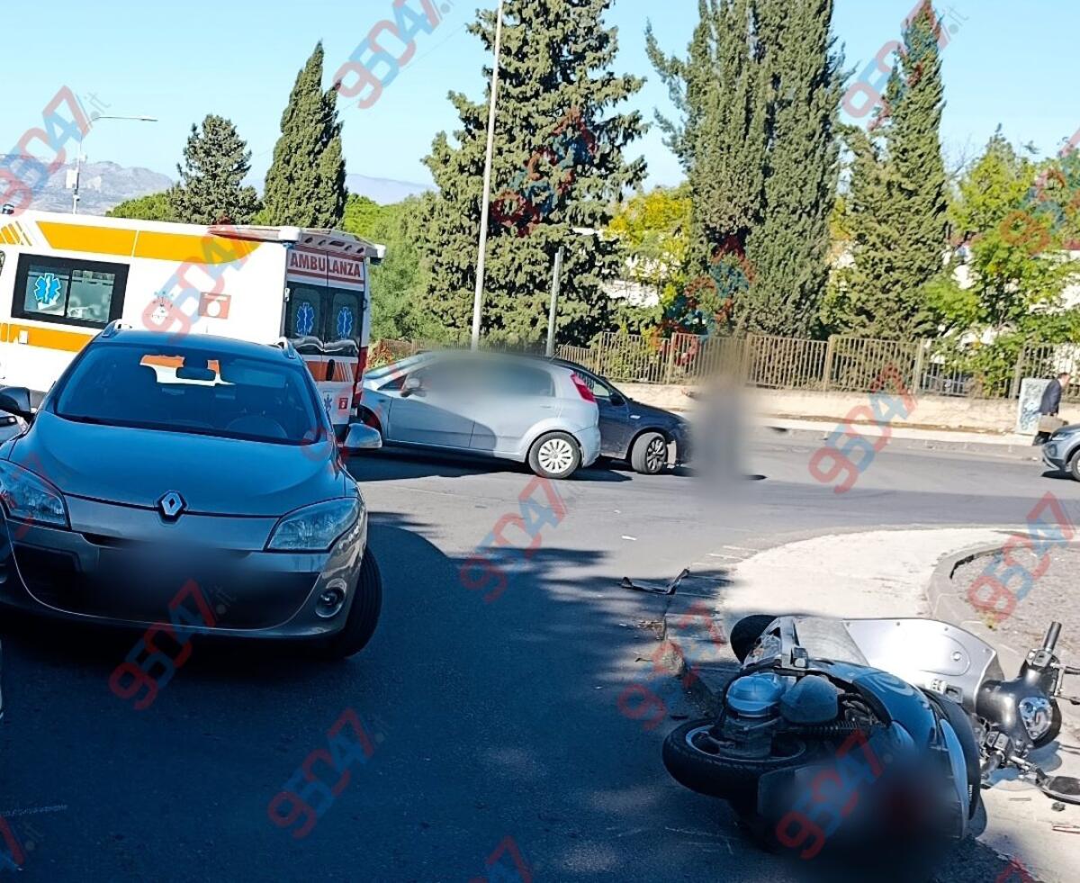 Incidente a Paternò: coinvolti uno scooter ed un auto al Corso Italia, centauro ferito - 