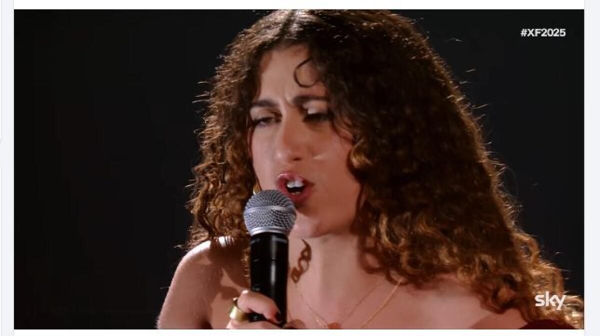 Paternò protagonista a X Factor: Delia emoziona con “Signor Tenente” e “Brucia la terra” - 