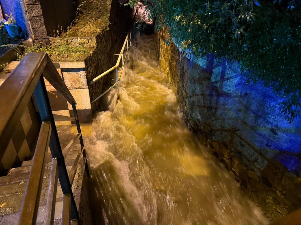 Notte di paura nel Messinese: violento temporale autorigenerante con 174 mm di pioggia tra Forza d’Agrò e Sant’Alessio, allerta gialla oggi in tutta la Sicilia - 