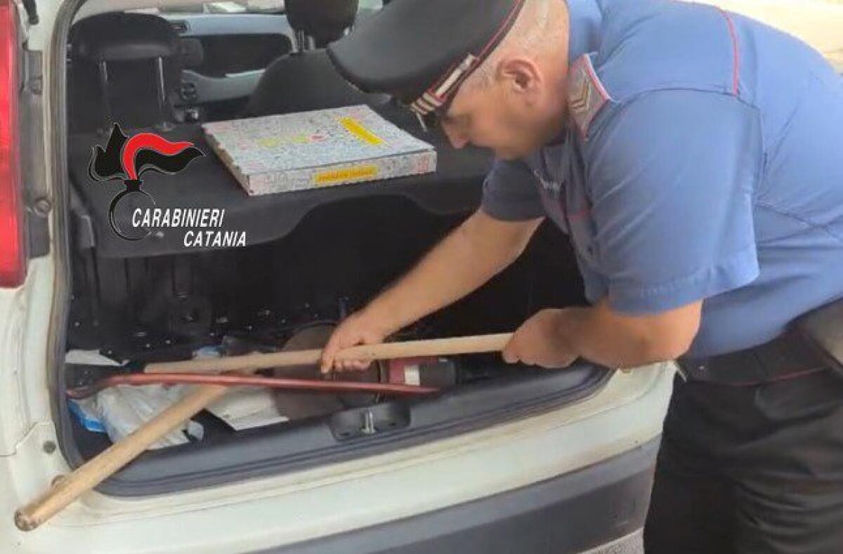 Fingevano di consegnare pizze per svaligiare le ville: due giovani arrestati a Pedara - 