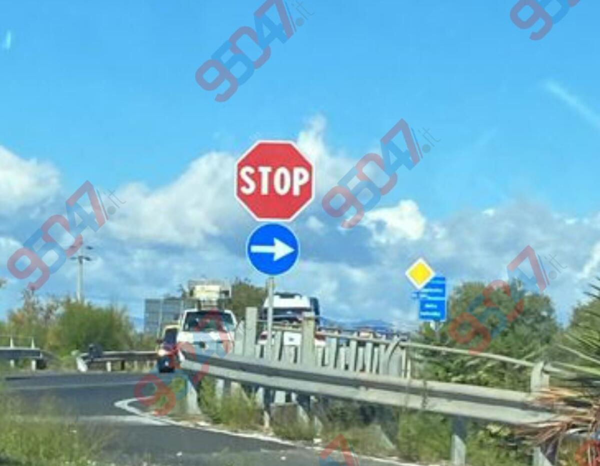 Incidente sulla superstrada 284 nei pressi di Biancavilla: coinvolti due furgoni - 