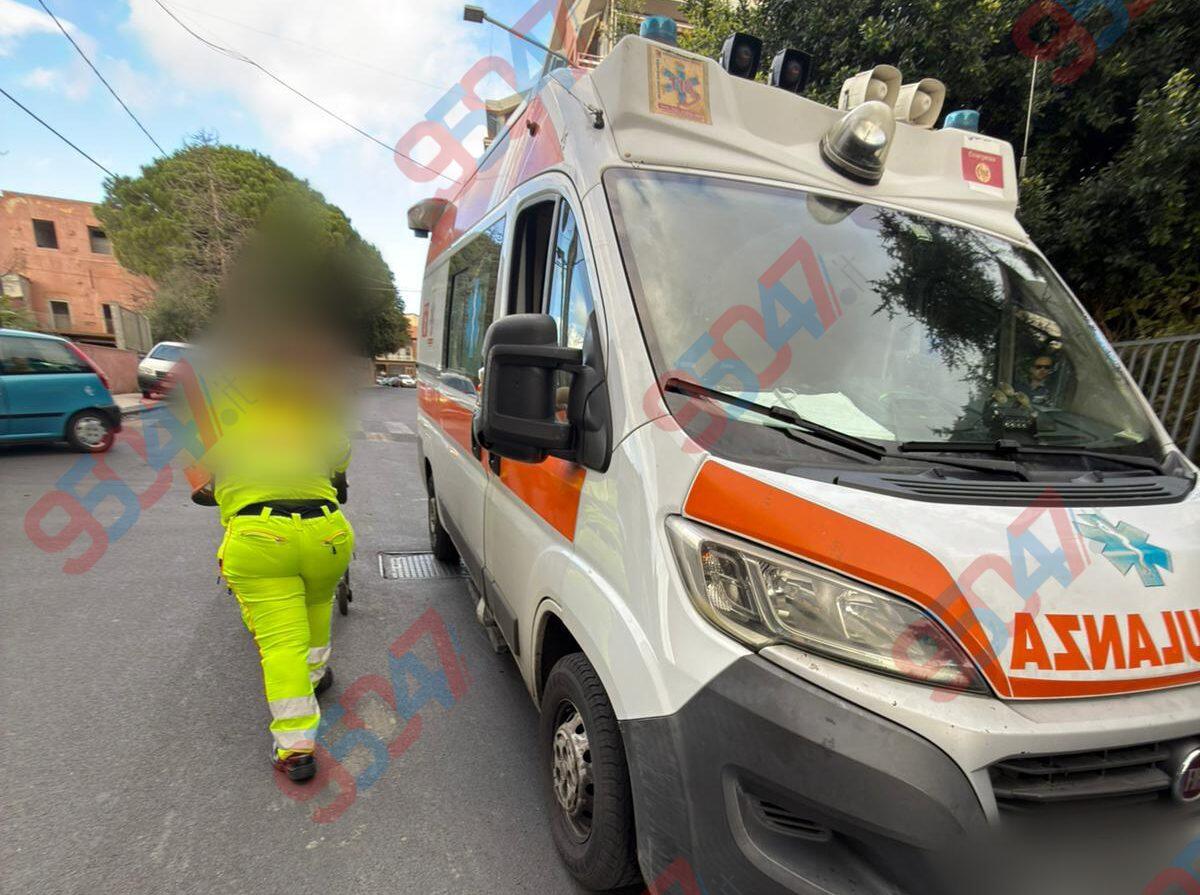 Paura a Motta Sant’Anastasia: pedone investita da moto su Corso Sicilia, ferita trasportata a Paternò - 