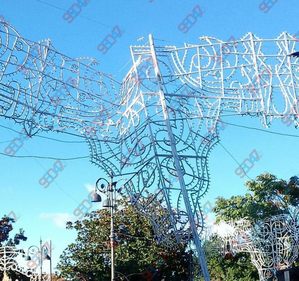 Ragalna, archeggiati a rischio caduta: chiusa e transennata la zona di Piazza Cisterna - 