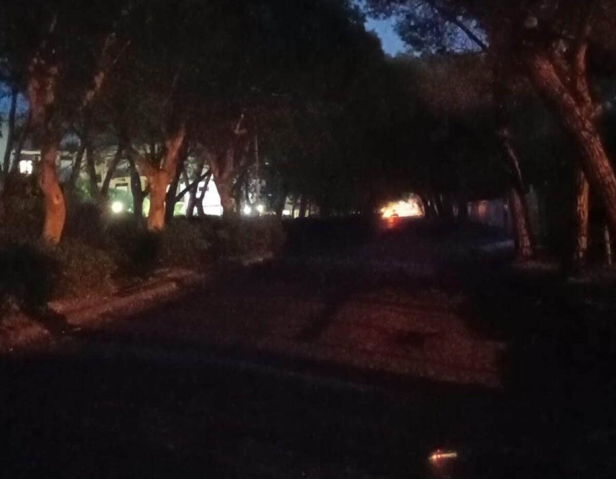 PATERNO'. Viale Kennedy al buio da un mese: tante segnalazioni dei nostri lettori preoccupati - 