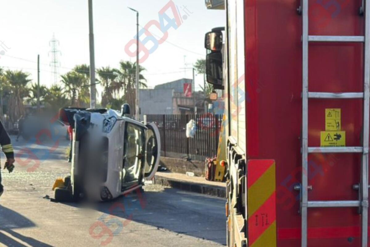 Piano Tavola, violento incidente in via Nazionale: due auto coinvolte, una si ribalta, ferito grave in codice rosso - 