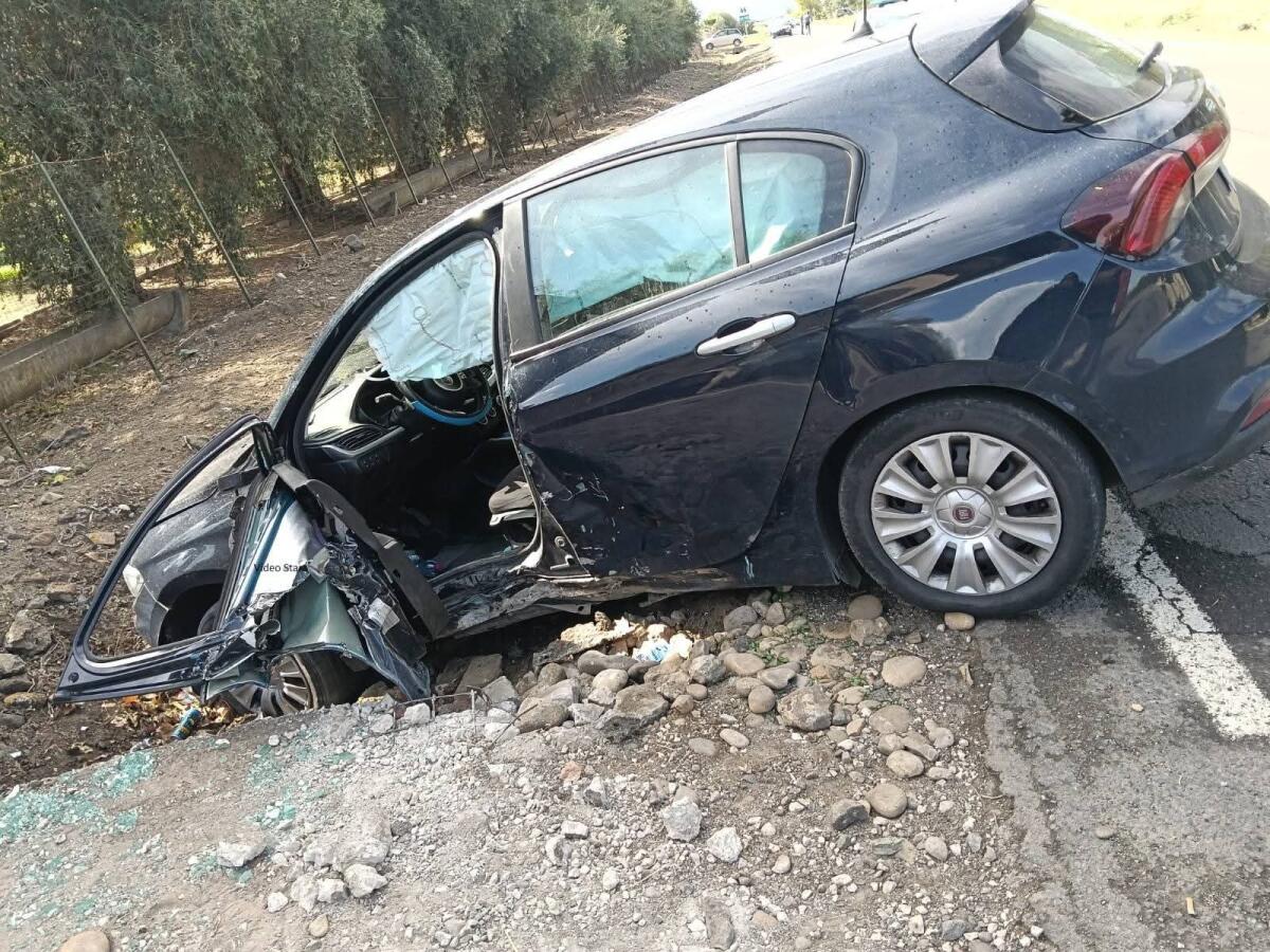 Grave incidente sulla SS192 in territorio di Paternò: auto finisce in un fossato, tre feriti. Una donna trasportata in elisoccorso al Cannizzaro - 