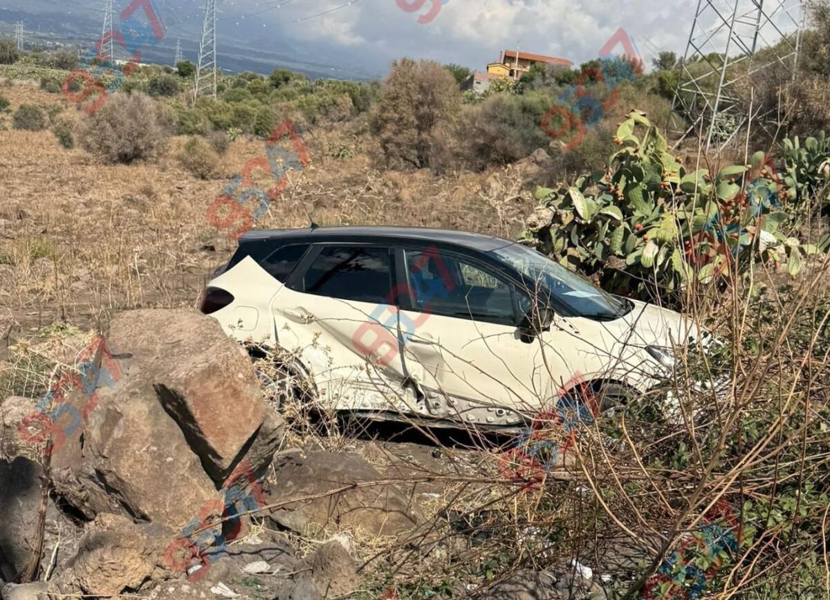Paternò–Belpasso, auto finisce fuori strada nella zona di salita Tre Case: cause ancora da chiarire - 