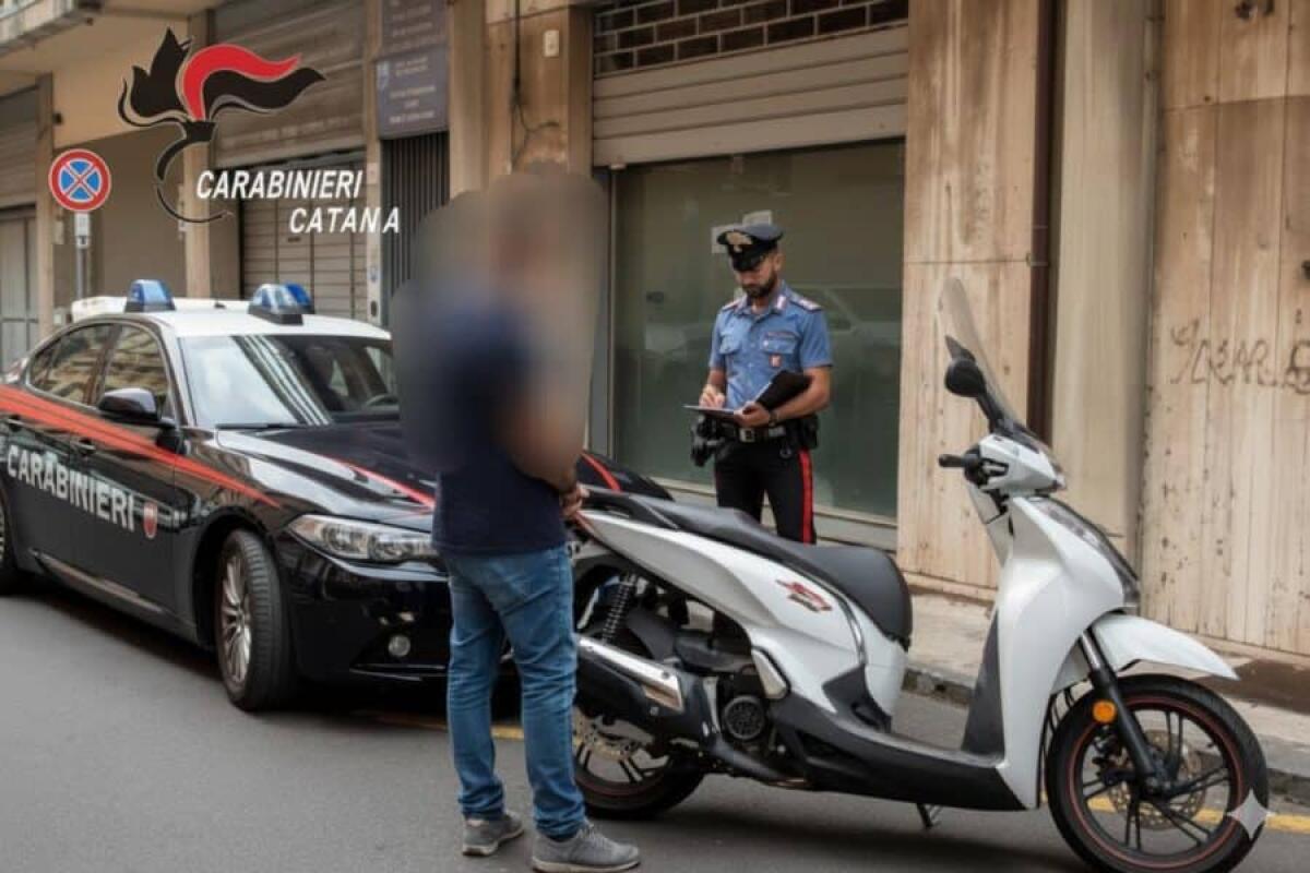 PATERNO'. Smontano uno scooter rubato in strada:  nei guai un 17enne e un 44enne per ricettazione - 