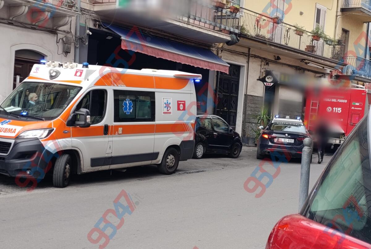 Paternò, malore alla guida: uomo perde il controllo dell’auto in via Santa Caterina - 