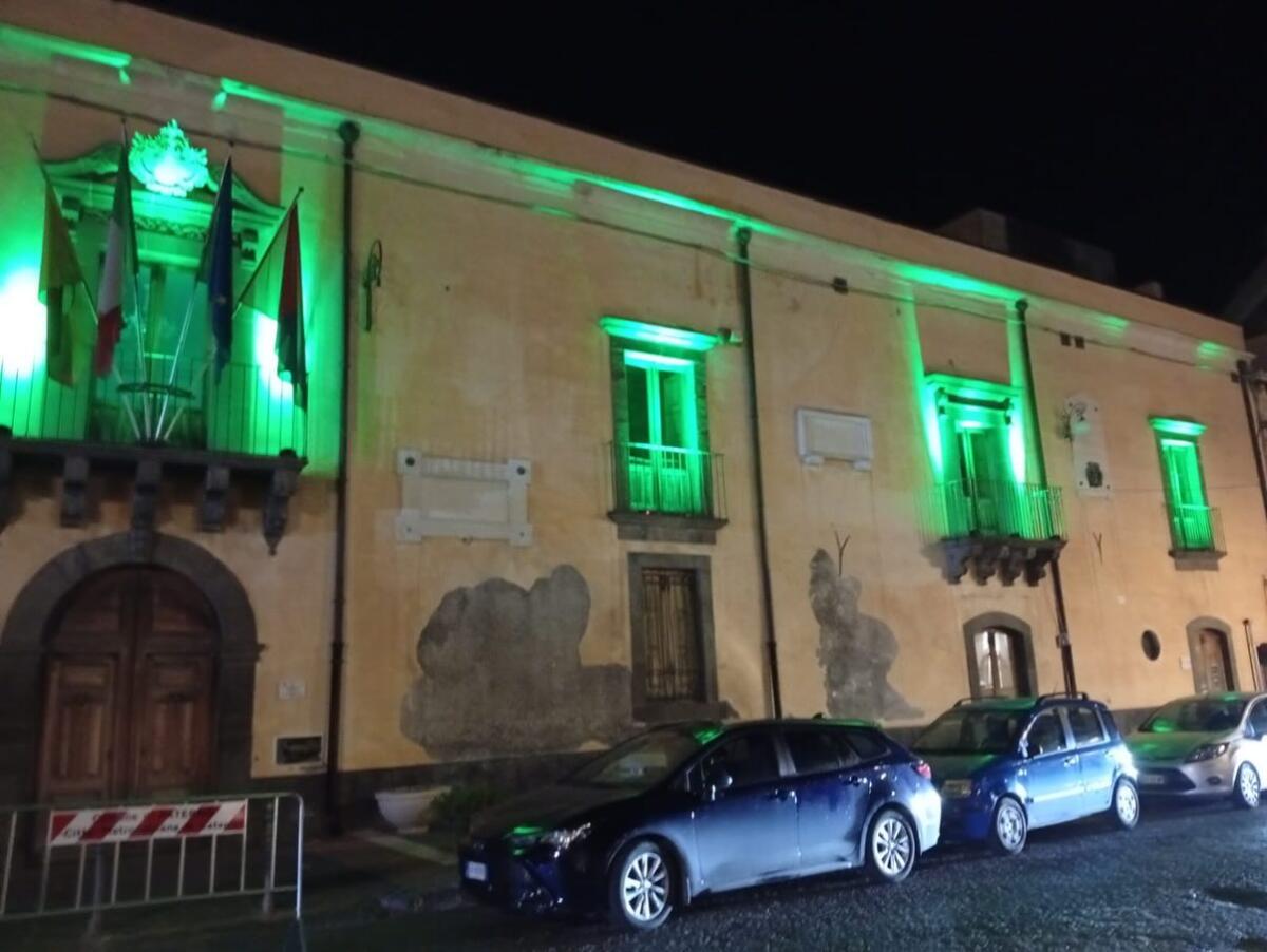 Paternò – Palazzo Alessi si illumina di verde per sensibilizzare sulla fibrosi cistica - 