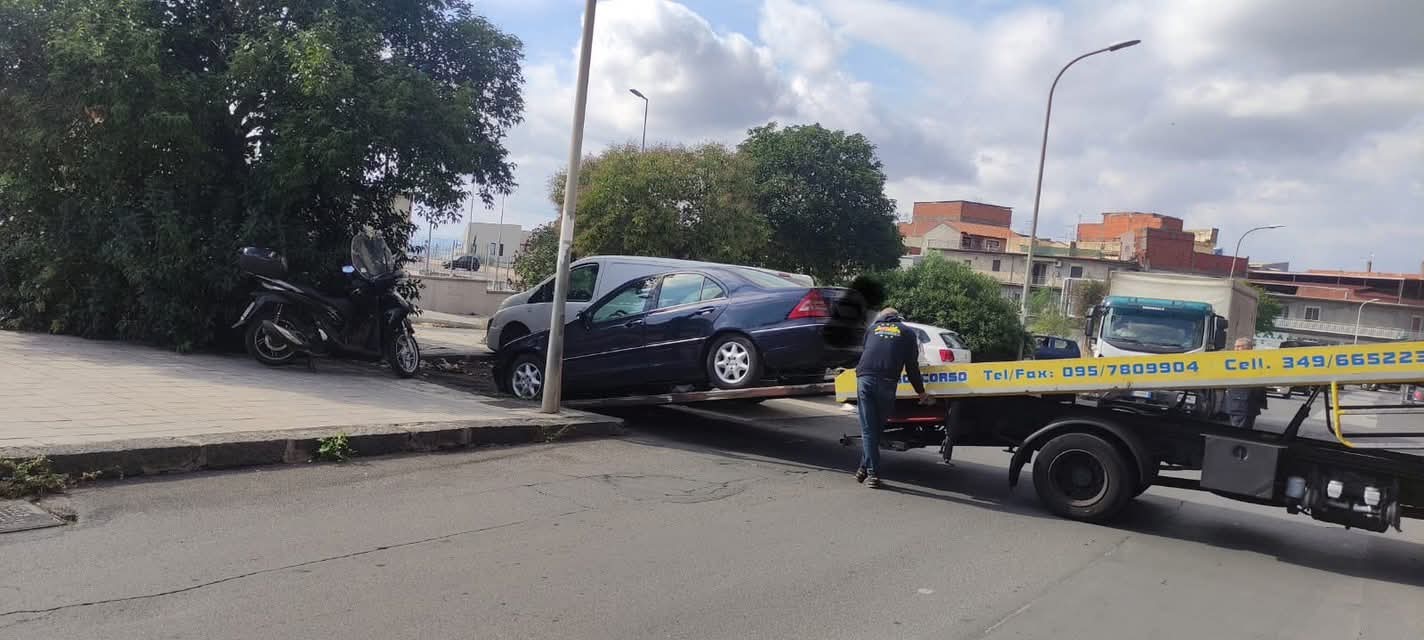 Paternò, prosegue l’operazione anti-auto abbandonate: 125 veicoli rimossi e sanzioni per oltre 6 mila euro