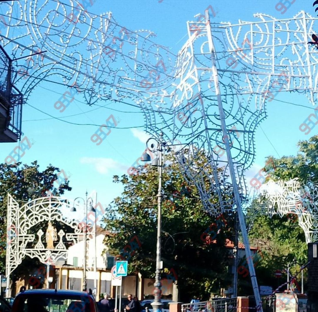 Ragalna, archeggiati a rischio caduta: chiusa e transennata la zona di Piazza Cisterna