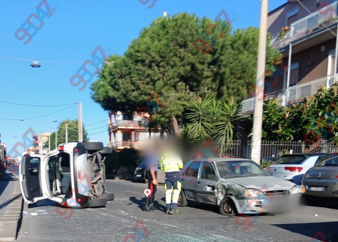 Piano Tavola, violento incidente in via Nazionale: due auto coinvolte, una si ribalta, ferito grave in codice rosso