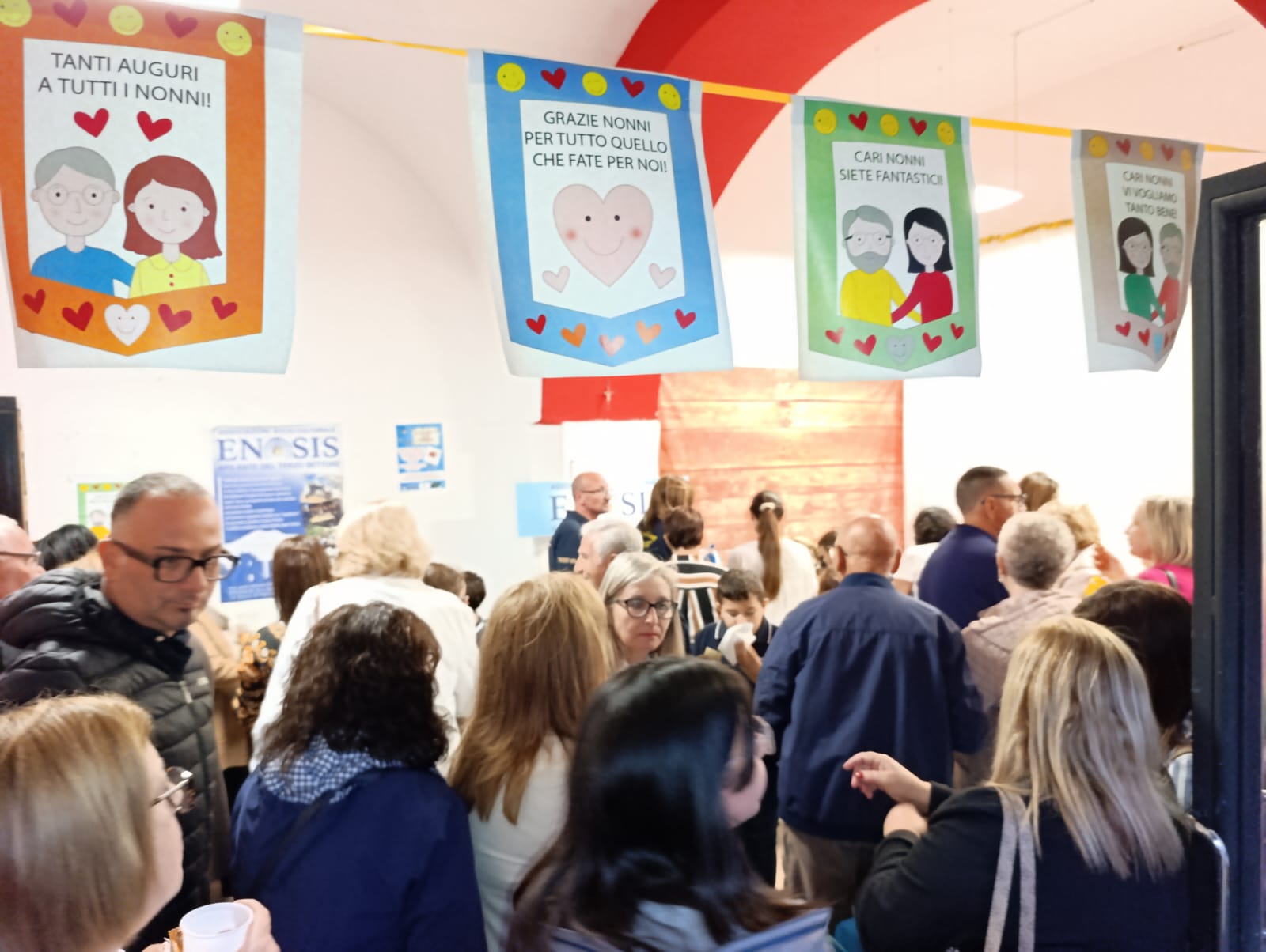 Grande successo per la Festa dei Nonni promossa da Enosis: un abbraccio tra generazioni nel cuore di Paternò