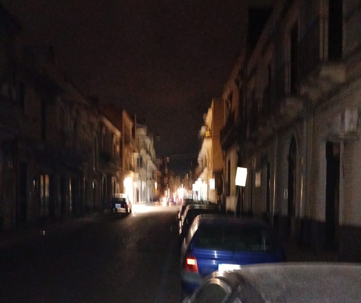 Paternò, blackout segnalato dai lettori: «Tre sere completamente al buio in zona via G.B. Nicolosi e via Circumvallazione»