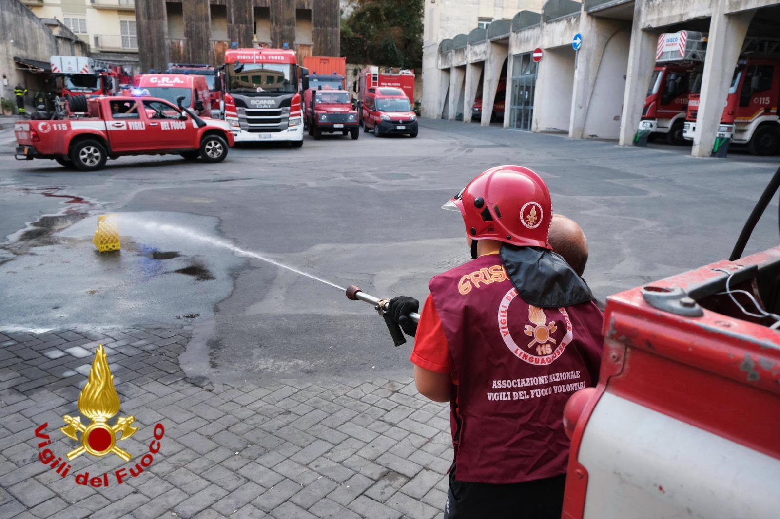 Catania, i Vigili del Fuoco accolgono i ragazzi con disabilità: “Un giorno da pompieri!”