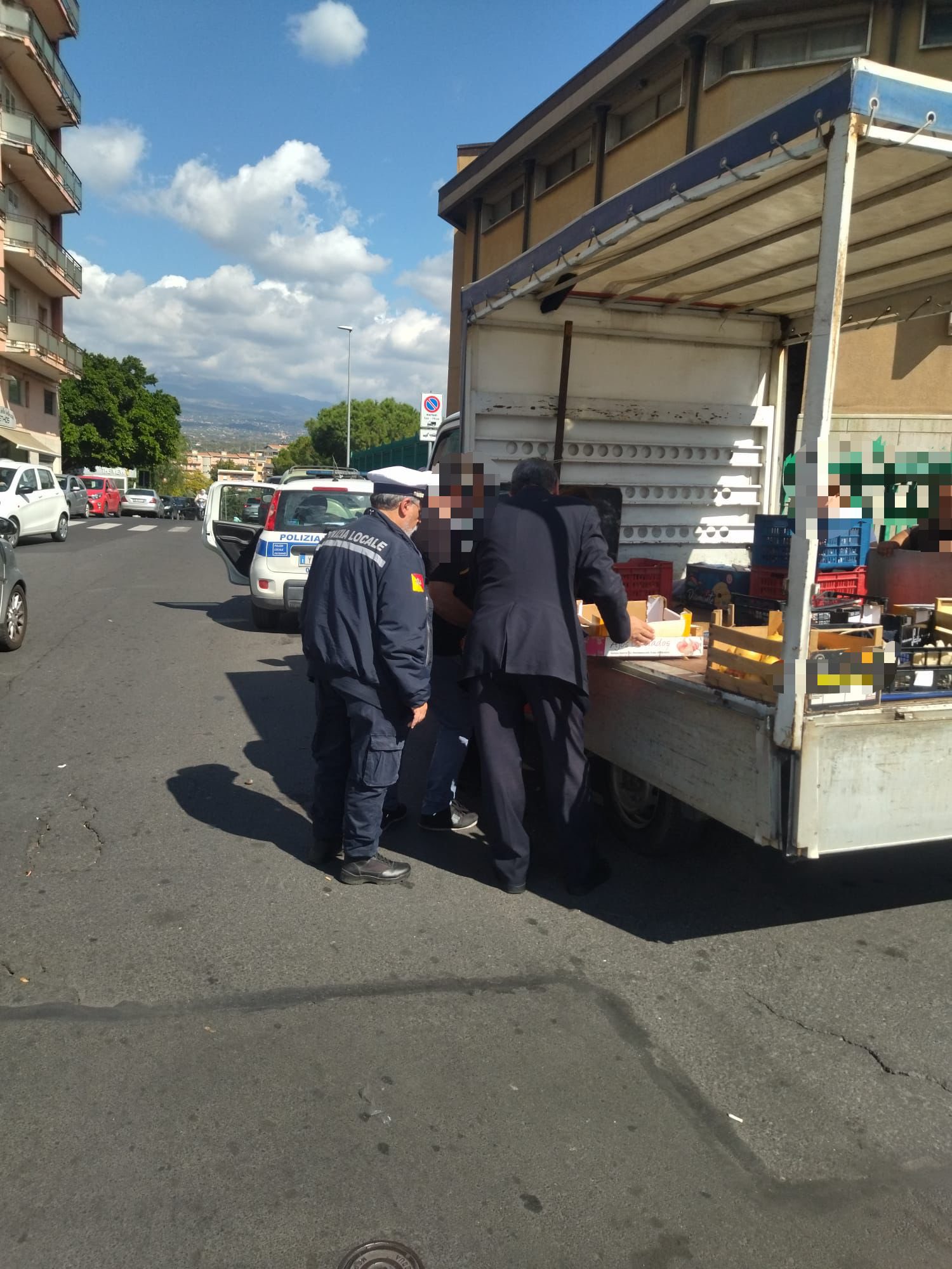 Paternò, controlli della Polizia Municipale: 45 verbali e 2 sanzioni per vendita abusiva di ortofrutta