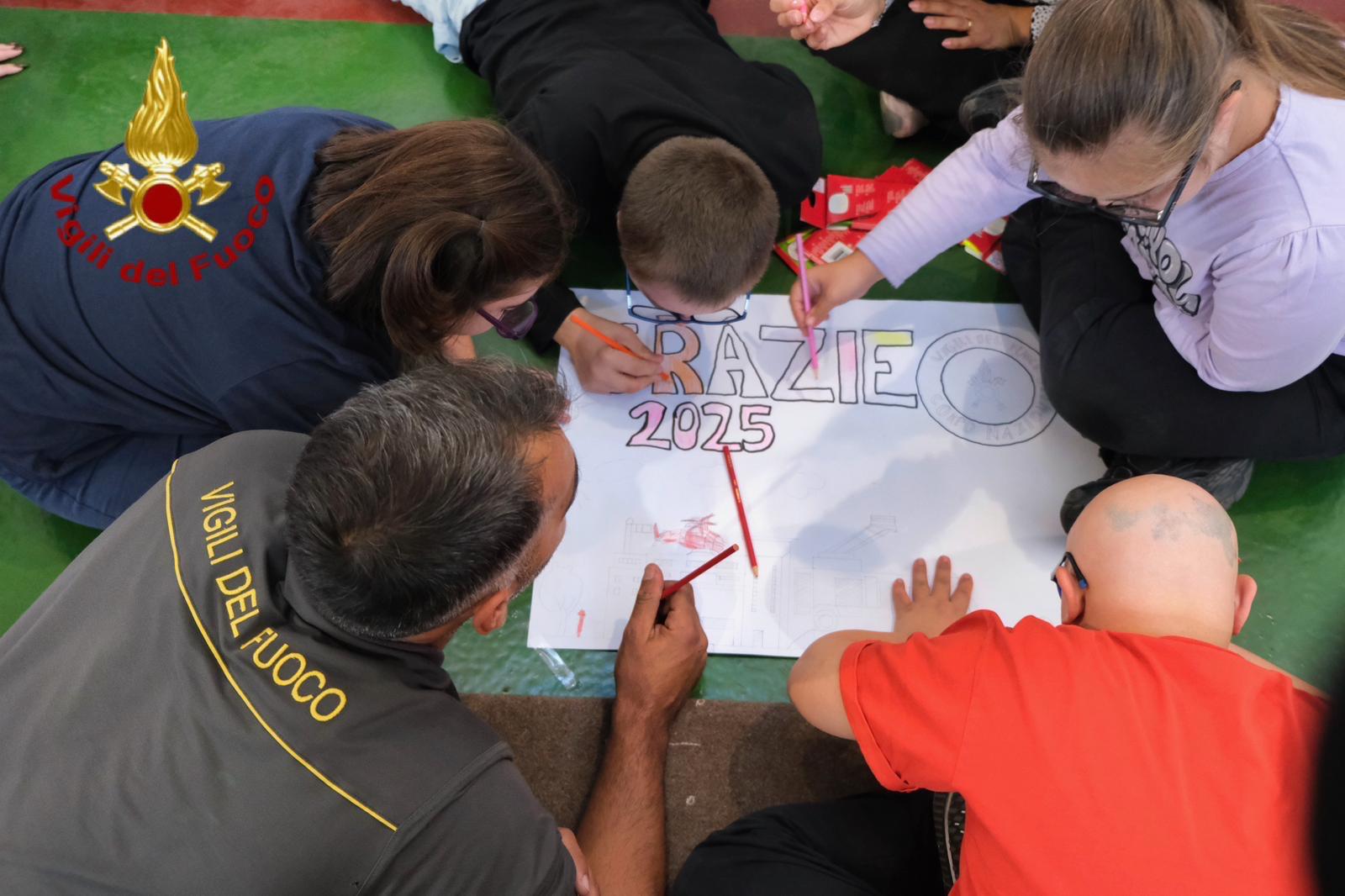 Catania, i Vigili del Fuoco accolgono i ragazzi con disabilità: “Un giorno da pompieri!”