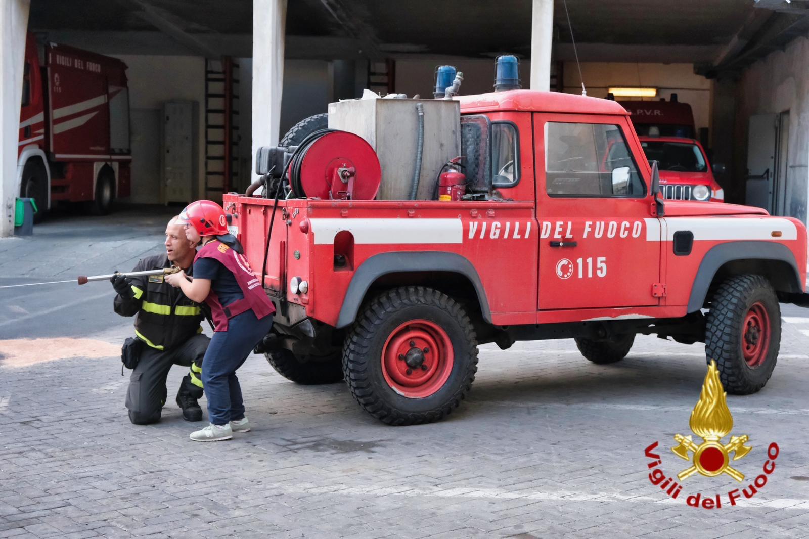 Catania, i Vigili del Fuoco accolgono i ragazzi con disabilità: “Un giorno da pompieri!”