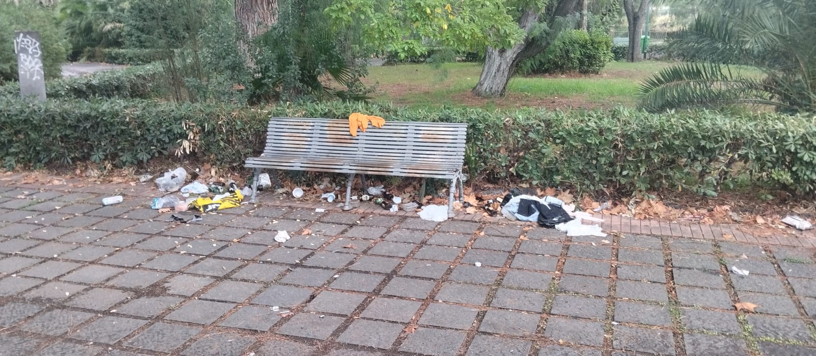 Paternò, nuove segnalazioni sullo stato della villa comunale: “Ogni giorno è sempre peggio”