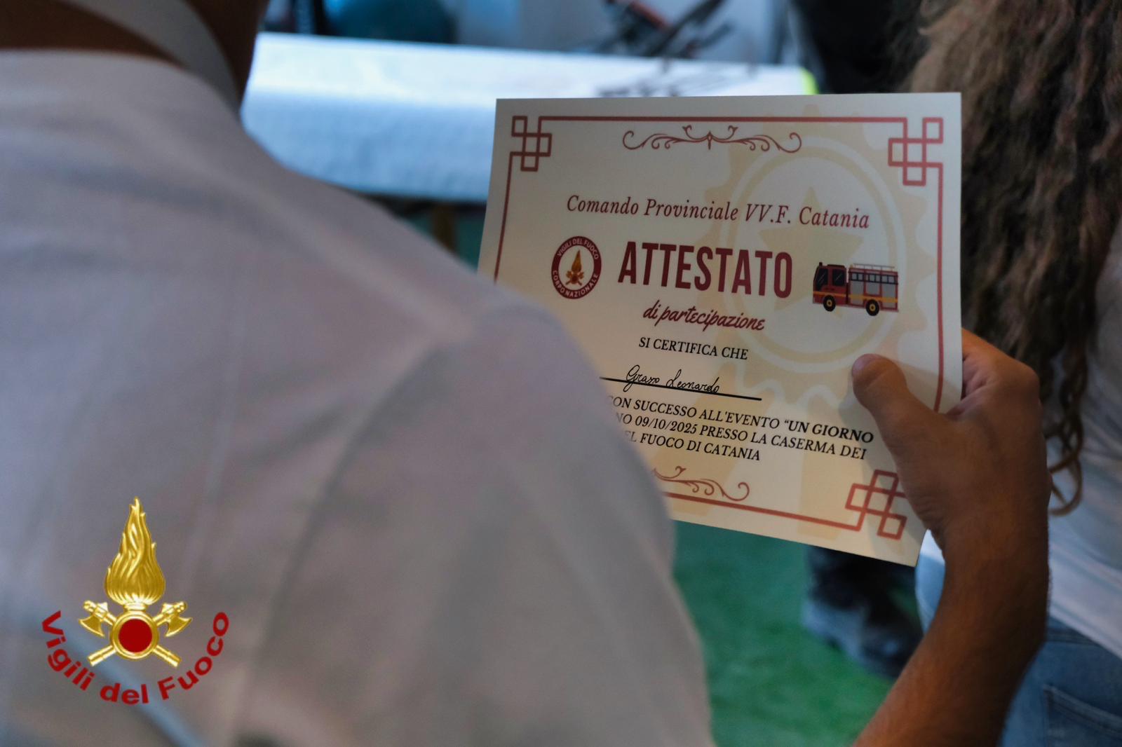 Catania, i Vigili del Fuoco accolgono i ragazzi con disabilità: “Un giorno da pompieri!”