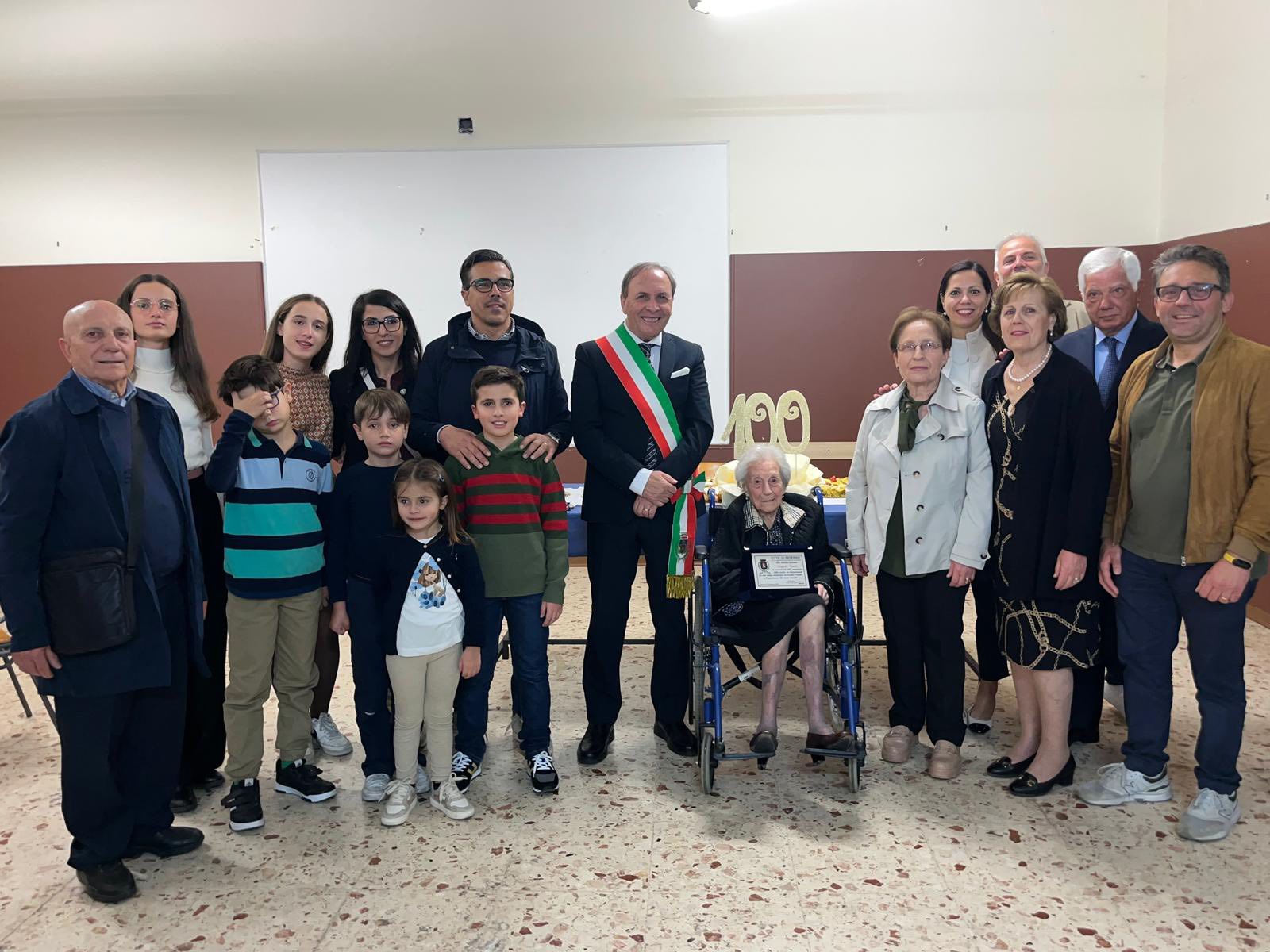 Paternò festeggia i 100 anni di nonna Angela Guido: una giornata di gioia e commozione