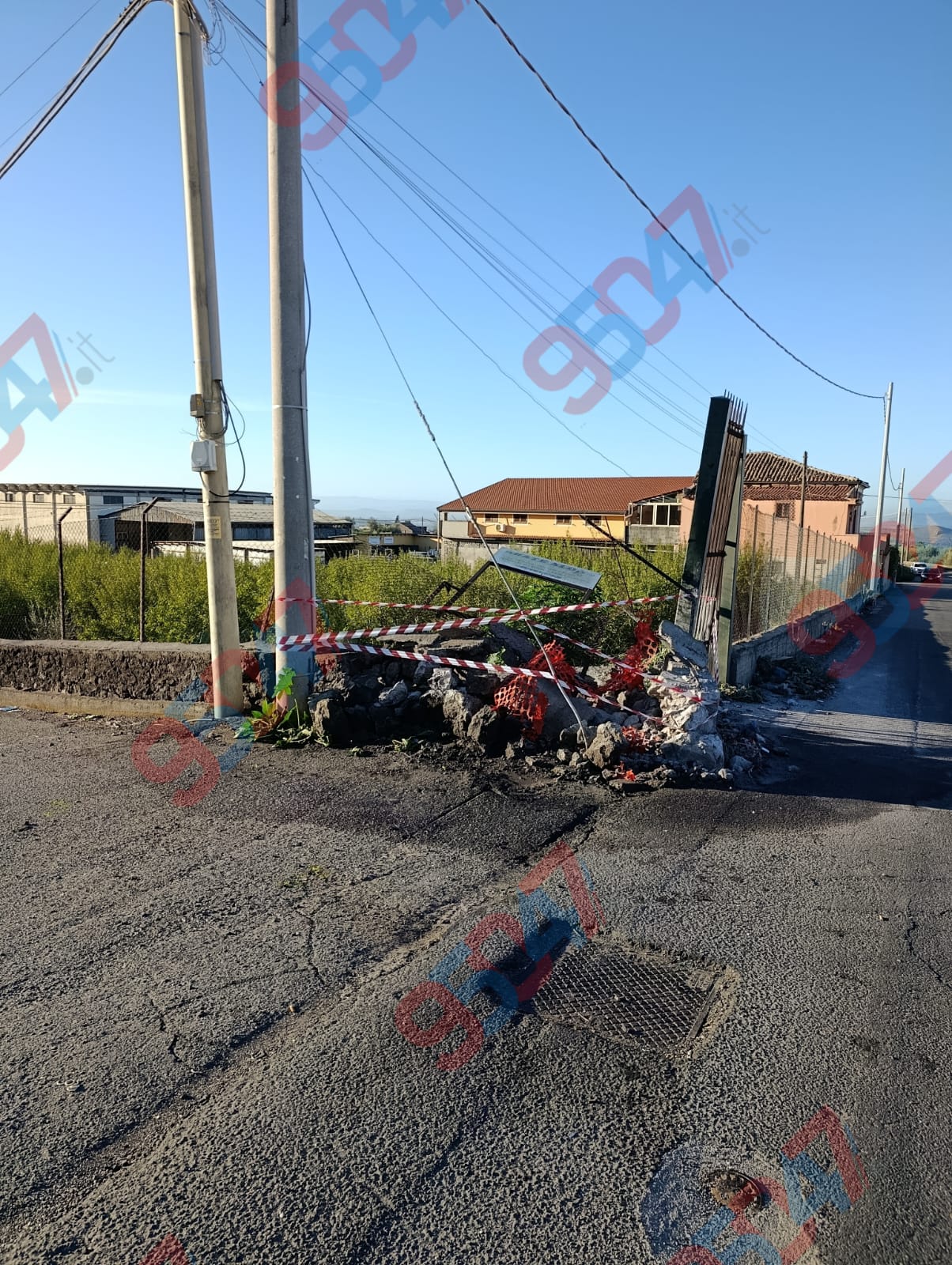 Paternò, terribile incidente nella notte in via Giovanni Verga: 22enne in codice rosso