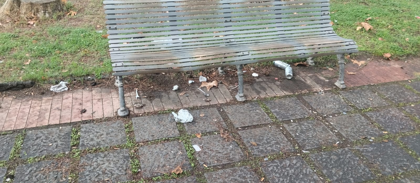 Paternò, nuove segnalazioni sullo stato della villa comunale: “Ogni giorno è sempre peggio”