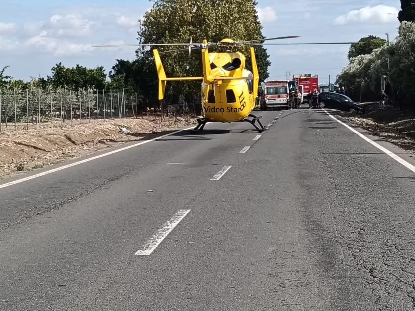 Grave incidente sulla SS192 in territorio di Paternò: auto finisce in un fossato, tre feriti. Una donna trasportata in elisoccorso al Cannizzaro