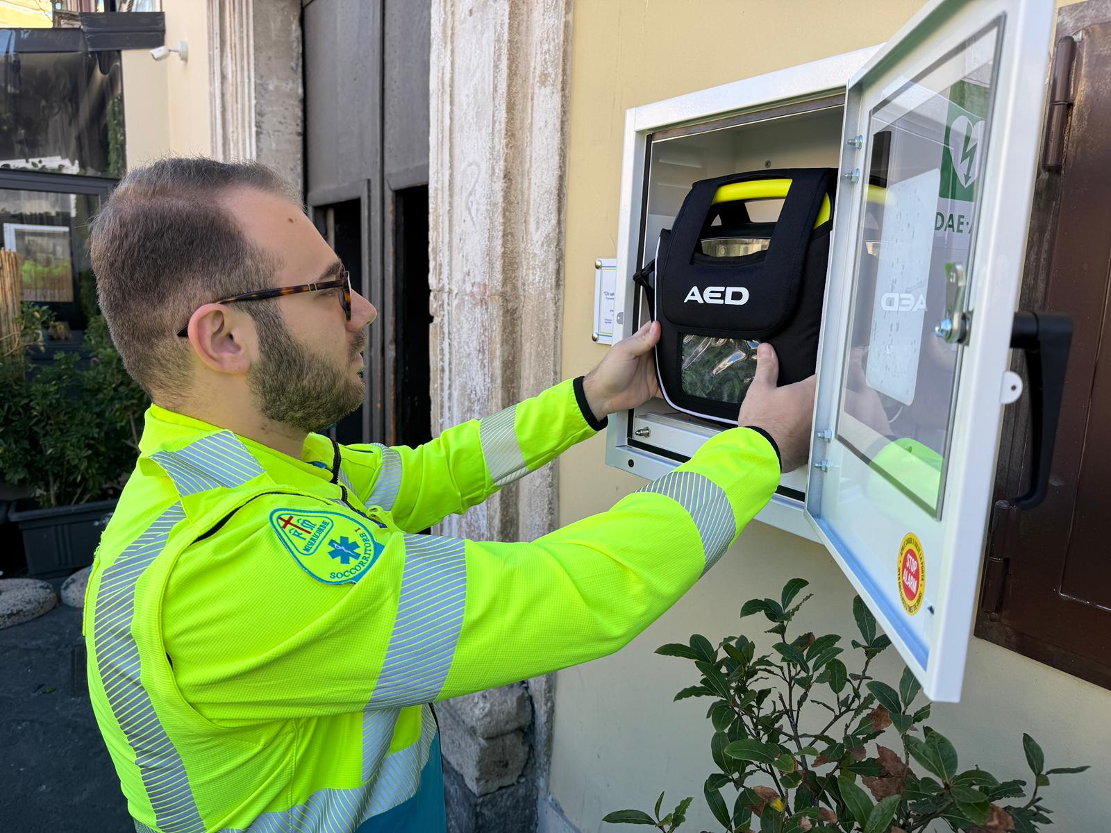 Paternò, inaugurati due defibrillatori in Piazza Umberto e a Scala Vecchia: la Misericordia dona alla città un progetto votato dai cittadini