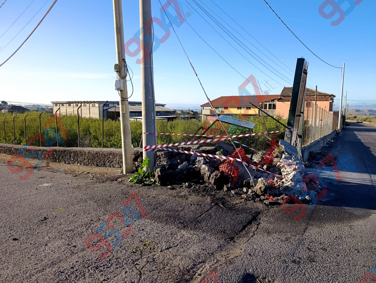 Paternò, terribile incidente nella notte in via Giovanni Verga: 22enne in codice rosso