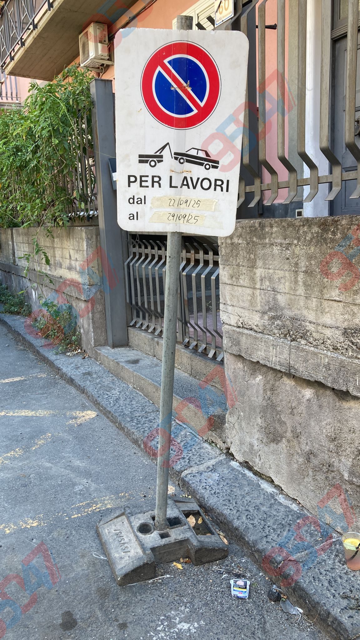 Paternò, il mistero dei lavori fantasma: segnale scaduto, cartelli ancora in strada e lavori mai eseguiti