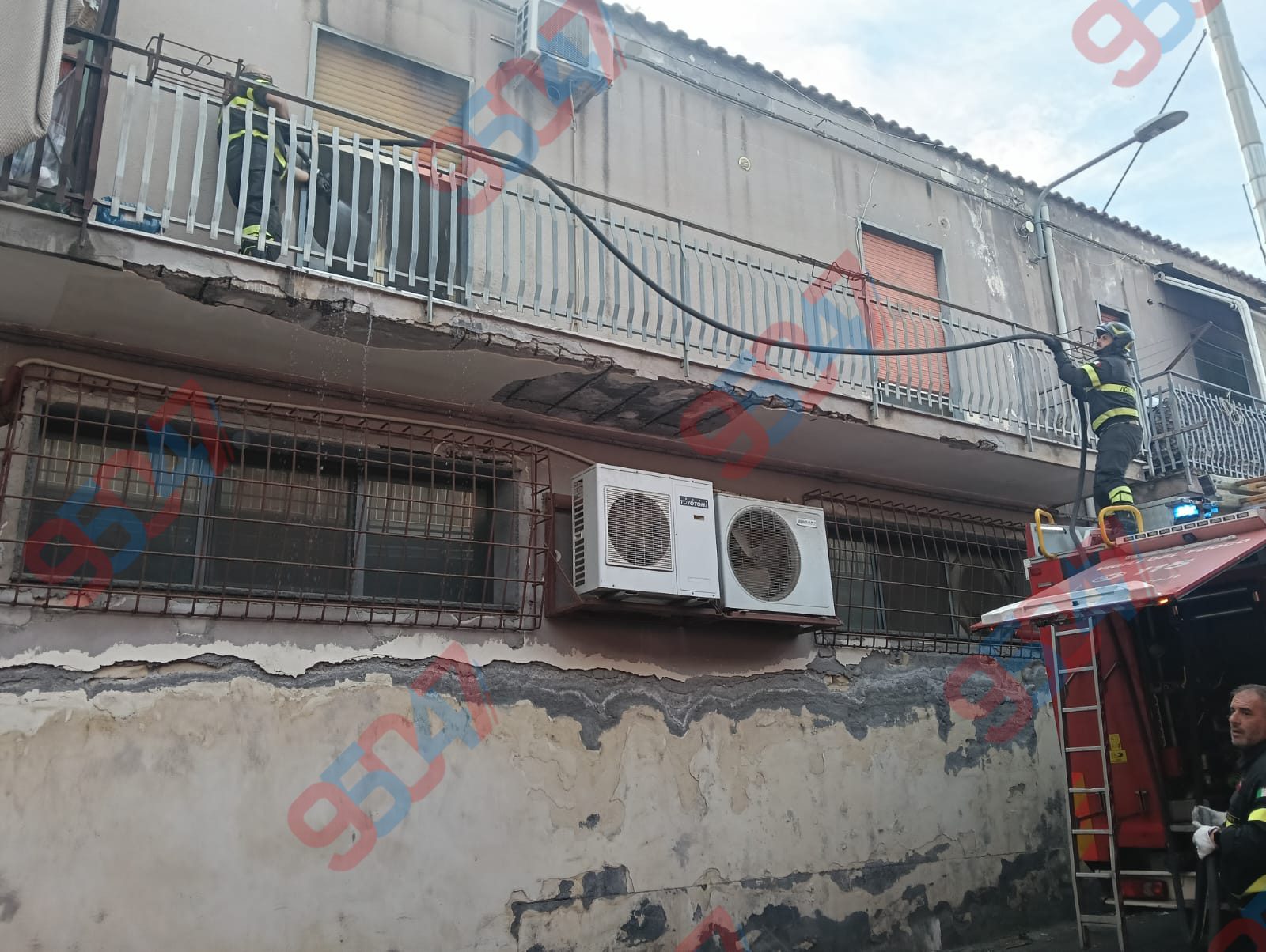 Paura a Paternò, incendio in un appartamento tra via Bassano e via Napoli: soccorsi sul posto