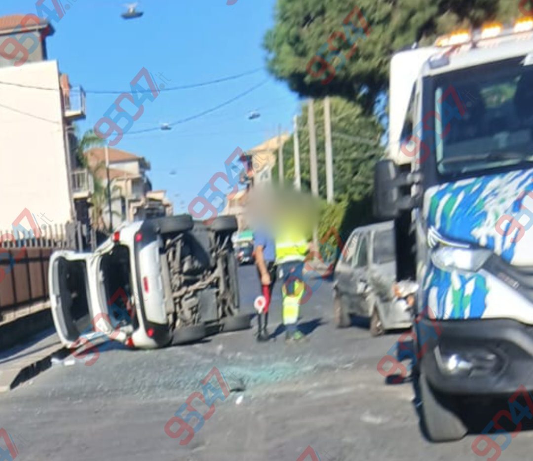 Piano Tavola, violento incidente in via Nazionale: due auto coinvolte, una si ribalta, ferito grave in codice rosso