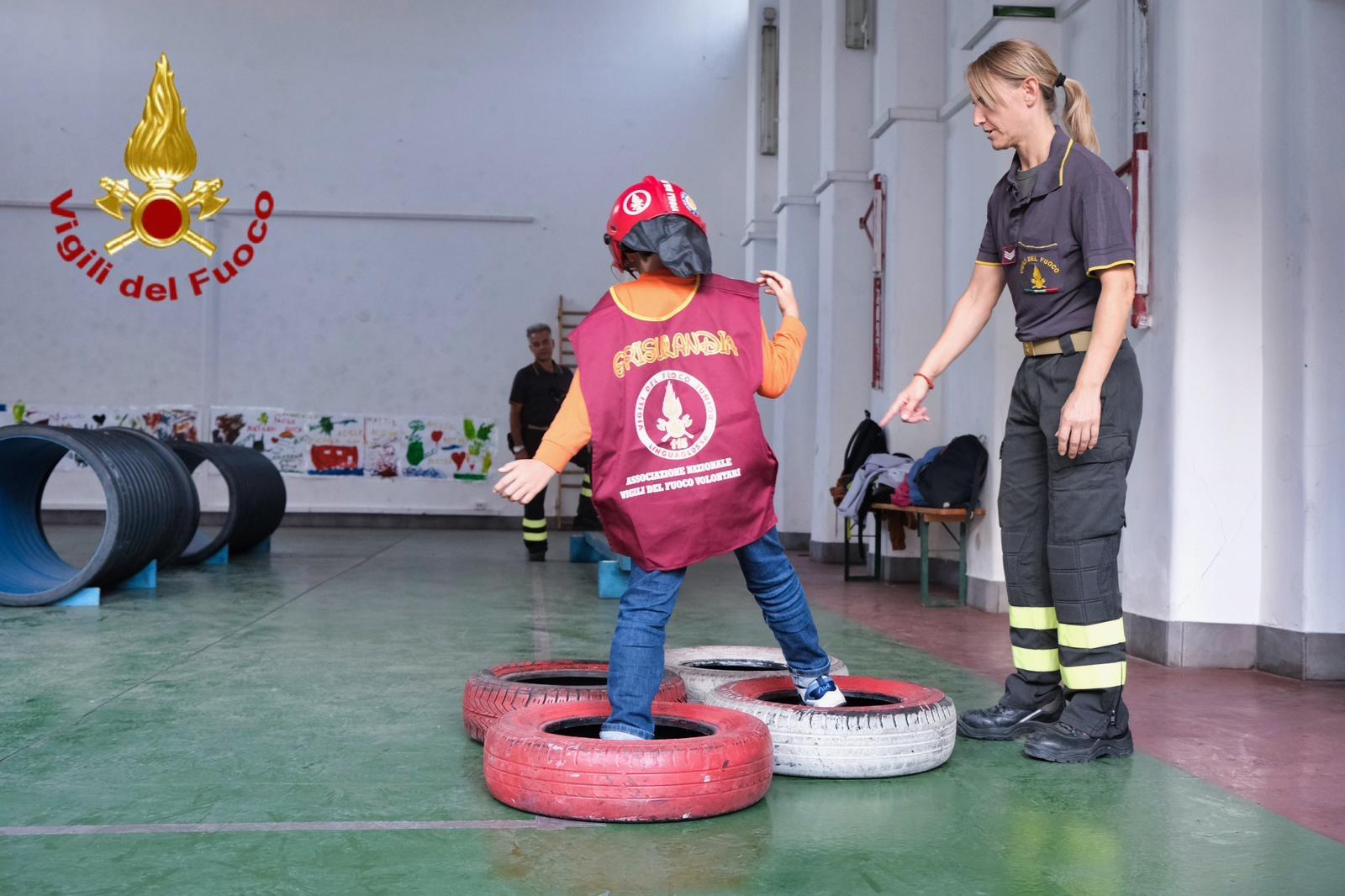 Catania, i Vigili del Fuoco accolgono i ragazzi con disabilità: “Un giorno da pompieri!”