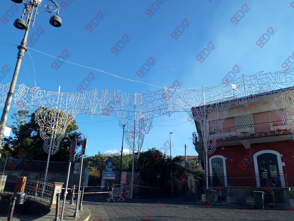 Ragalna, archeggiati a rischio caduta: chiusa e transennata la zona di Piazza Cisterna