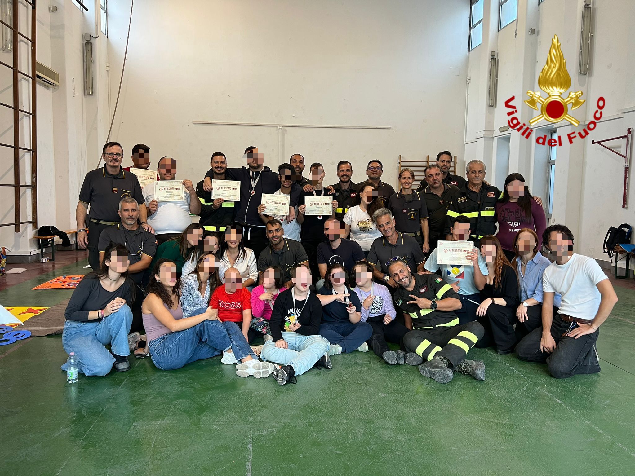 Catania, i Vigili del Fuoco accolgono i ragazzi con disabilità: “Un giorno da pompieri!”