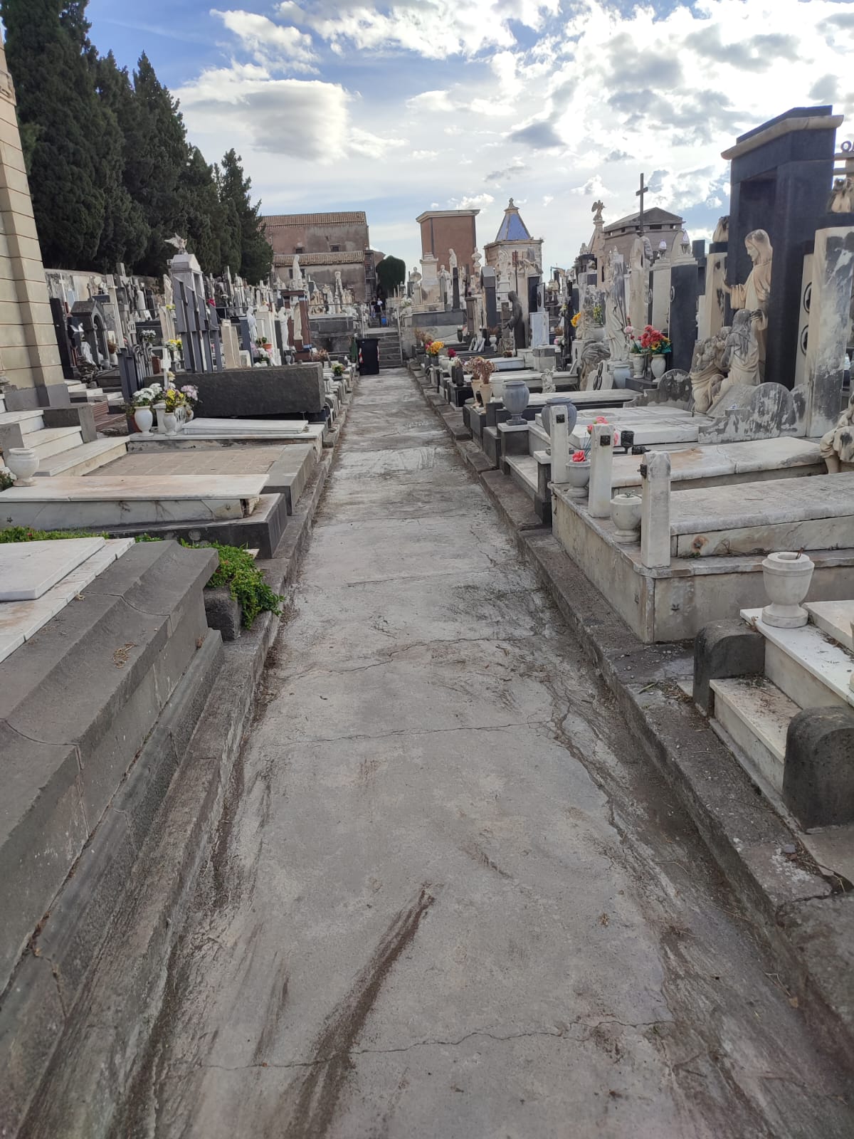 Cimitero Monumentale di Paternò: iniziati i lavori, l’assessore Gulisano annuncia messa in sicurezza e demolizione delle tombe pericolanti