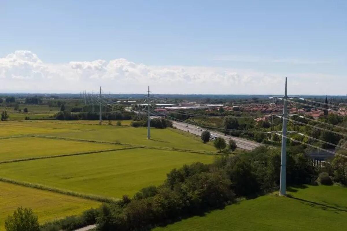 Terna accende la Sicilia orientale: operativo il collegamento ad alta tensione Paternò–Priolo - 