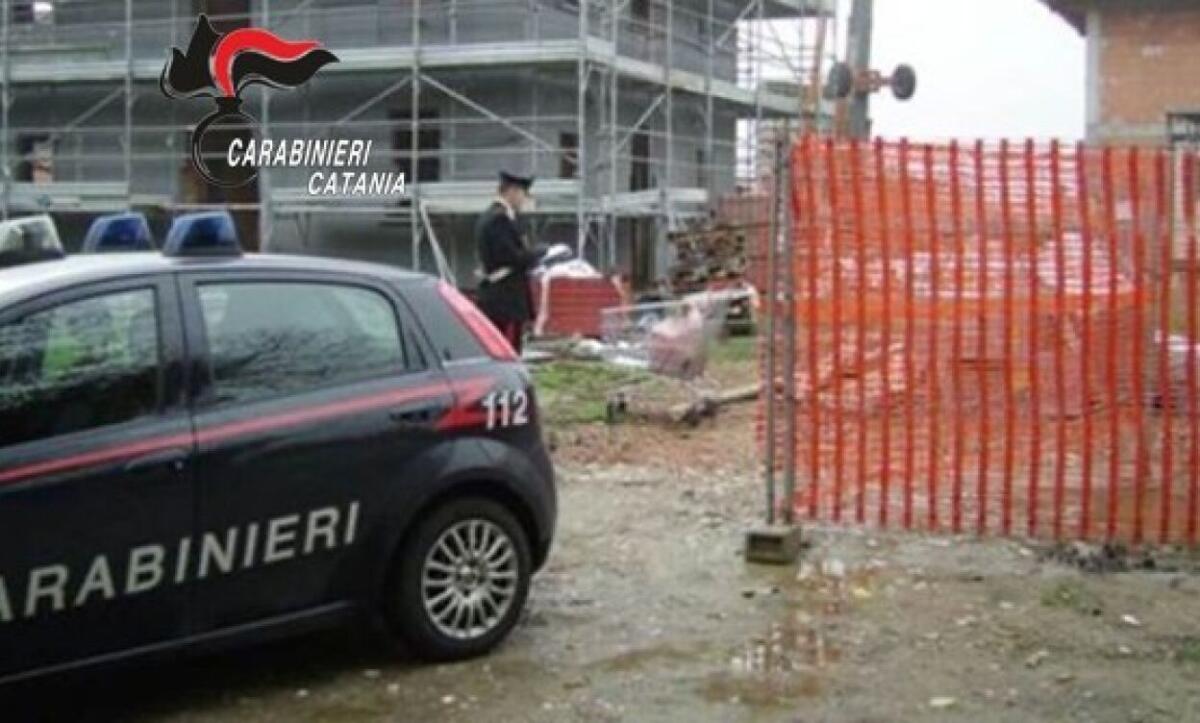 Catania, controlli in un cantiere di via Crispi: denunciata 27enne per irregolarità sulla sicurezza e lavoratore in nero - 