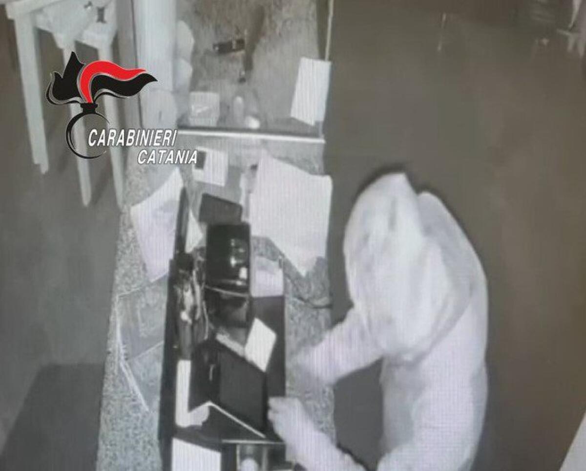 Nove furti notturni in sei mesi nel Catanese: 34enne finisce in carcere dopo le indagini dei Carabinieri - 