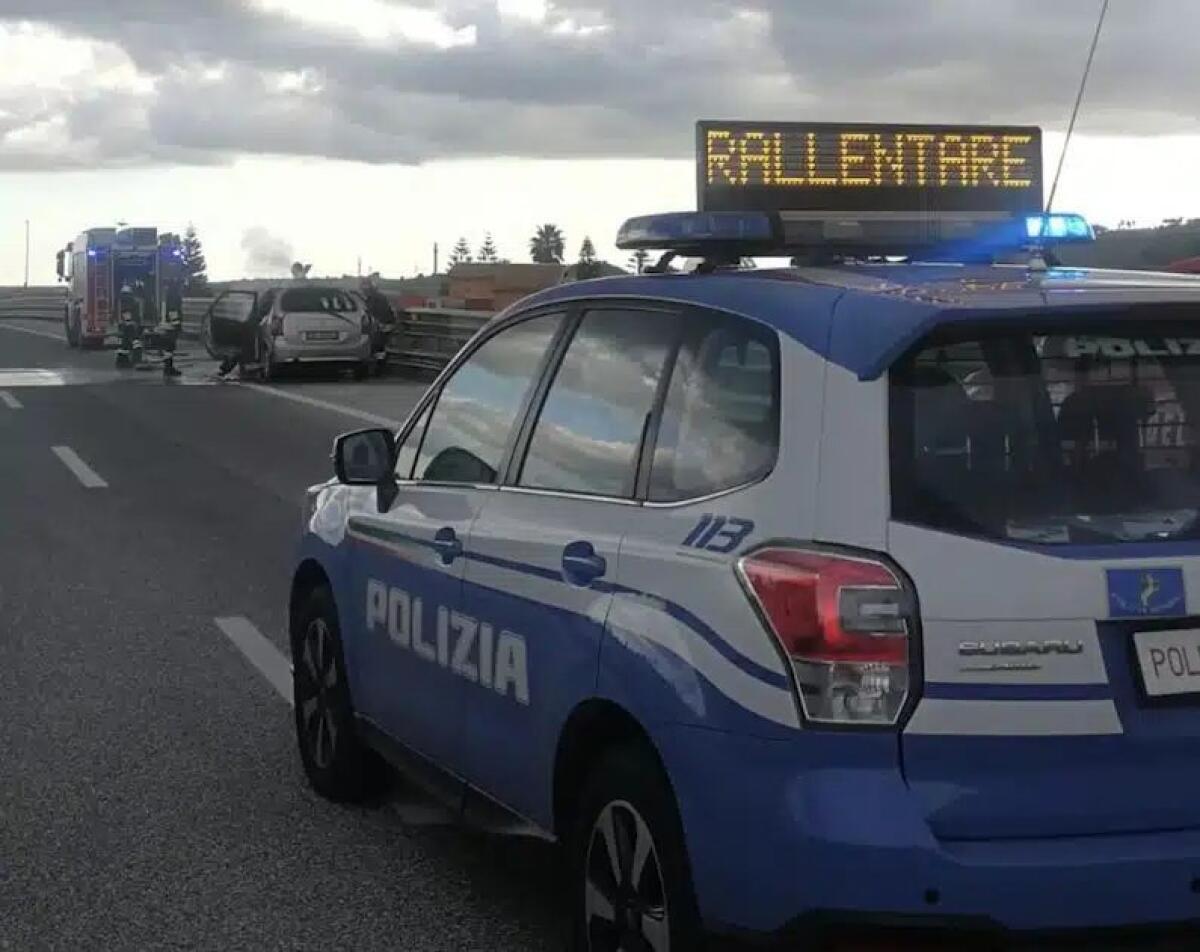 Auto in marcia prende fuoco sulla SS193 vicino Augusta: conducente 52enne gravemente ustionato, trasportato in elisoccorso al Cannizzaro - 