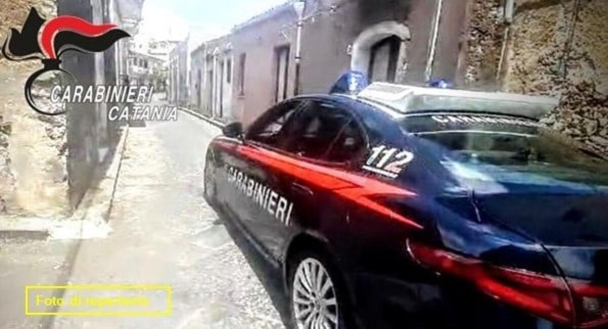 Sant’Alfio, uomo in stato di ebbrezza con un fucile in auto: arrestato dai Carabinieri dopo la fuga - 