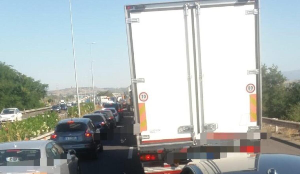 CATANIA – Tamponamento a catena sulla Tangenziale: quattro auto coinvolte, traffico in tilt - 